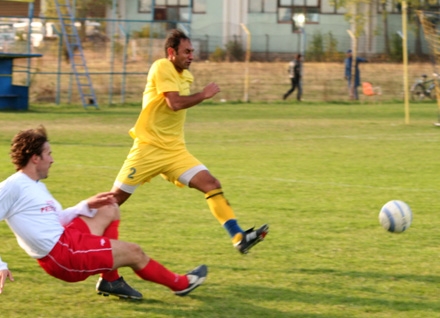 FK Dinamo - Trajković u žutom